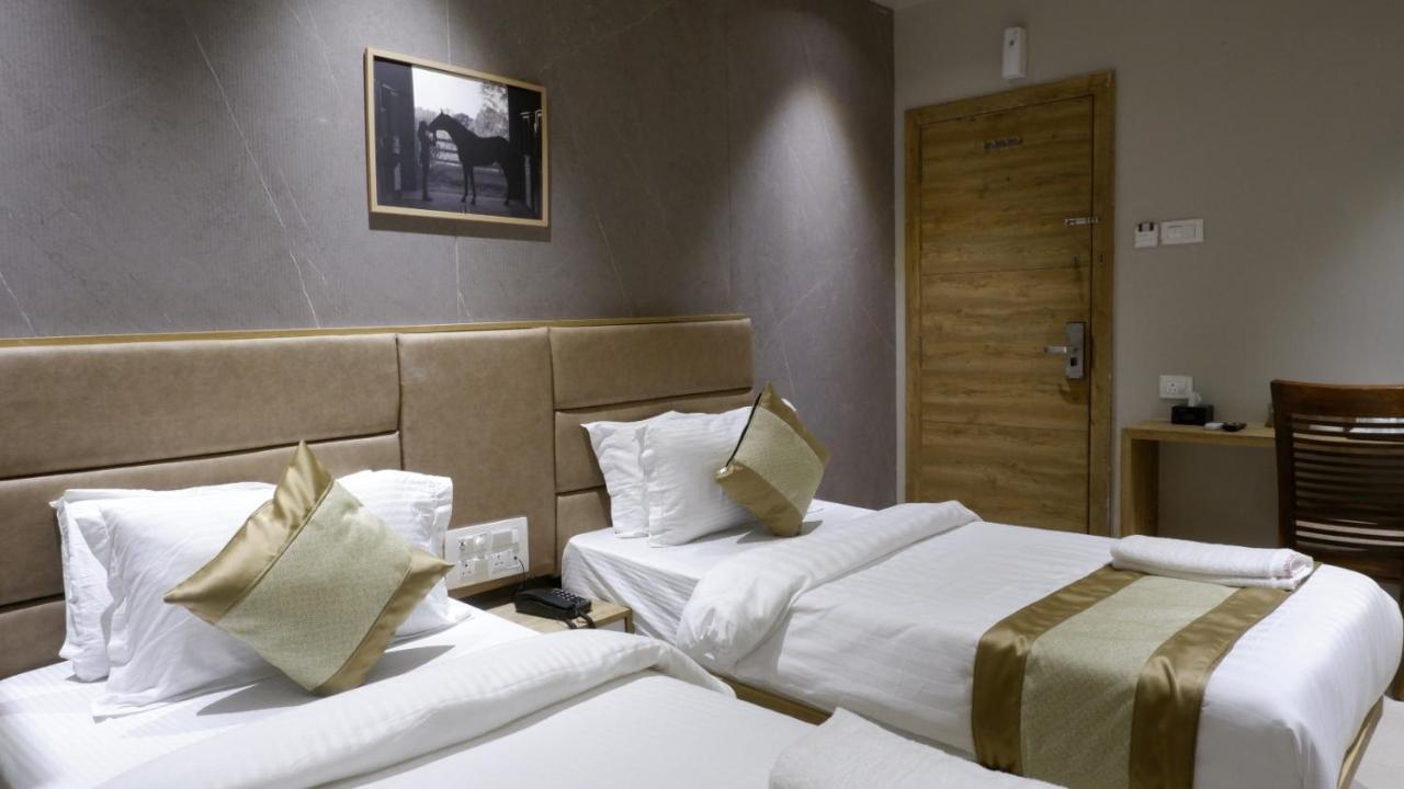 Hotel Amber Paramount 뭄바이 외부 사진