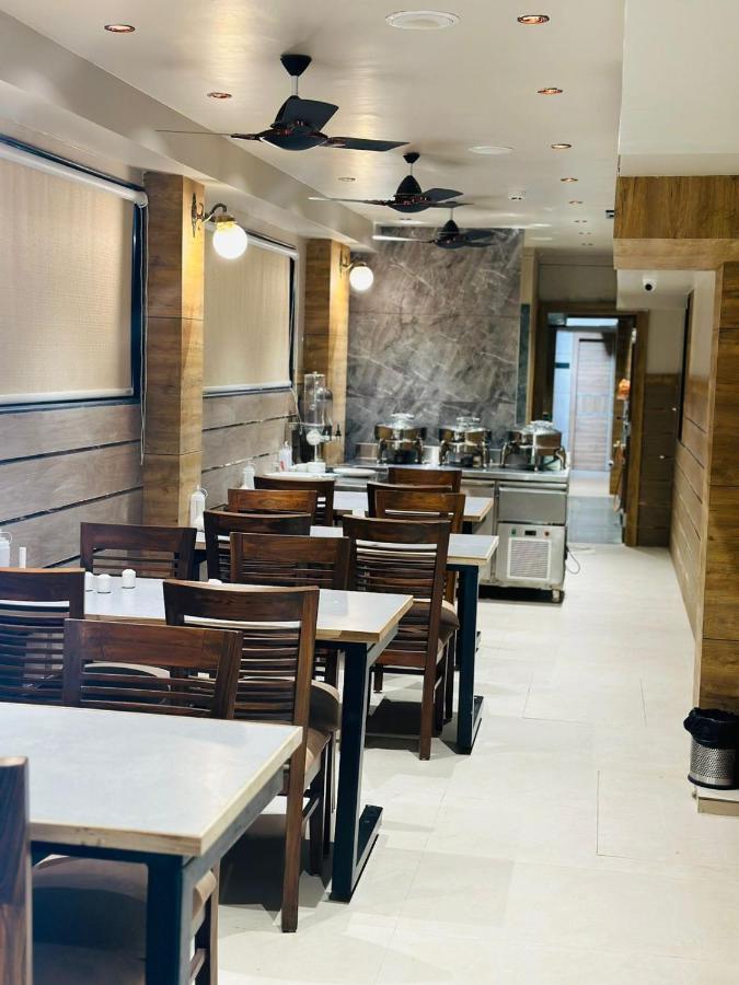Hotel Amber Paramount 뭄바이 외부 사진