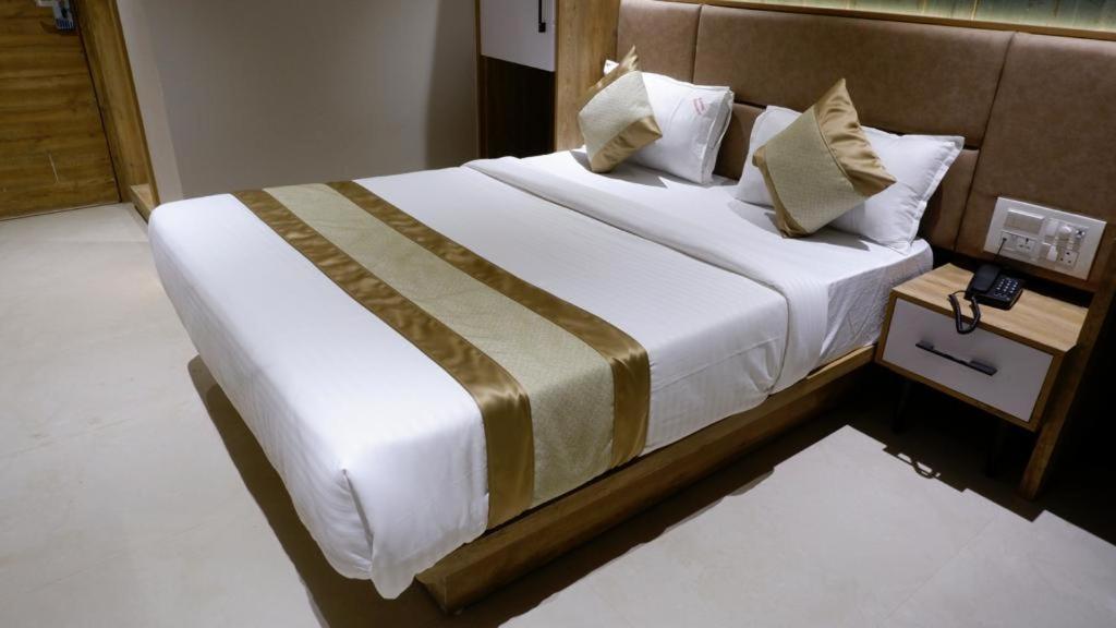 Hotel Amber Paramount 뭄바이 외부 사진