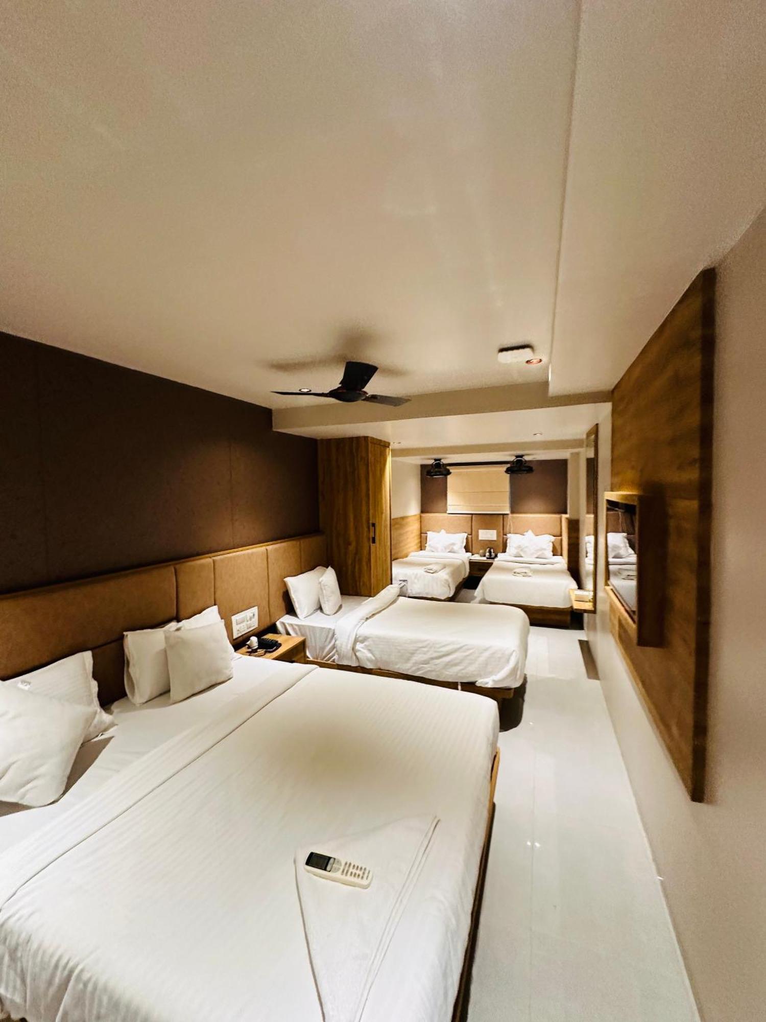 Hotel Amber Paramount 뭄바이 외부 사진